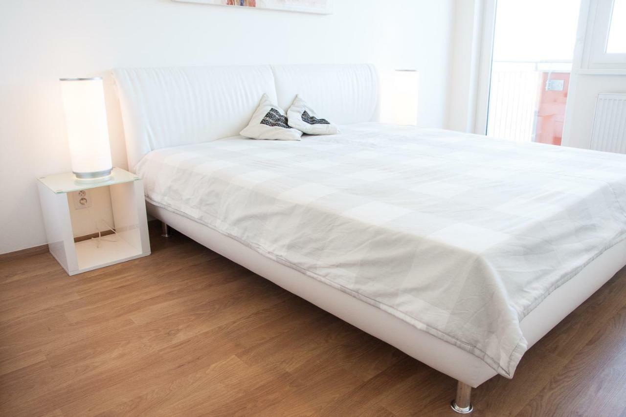 Prostorny 3 Pokojovy Apartman S Dvema Terasami Praha Eksteriør bilde